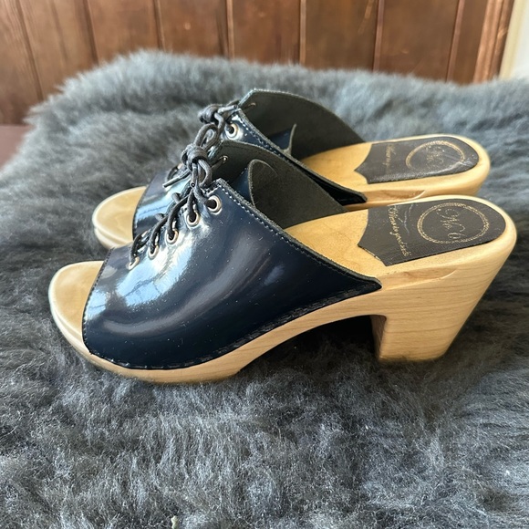 NO6 Simone Clog in Navy Patent Leather - Picture 3 of 7